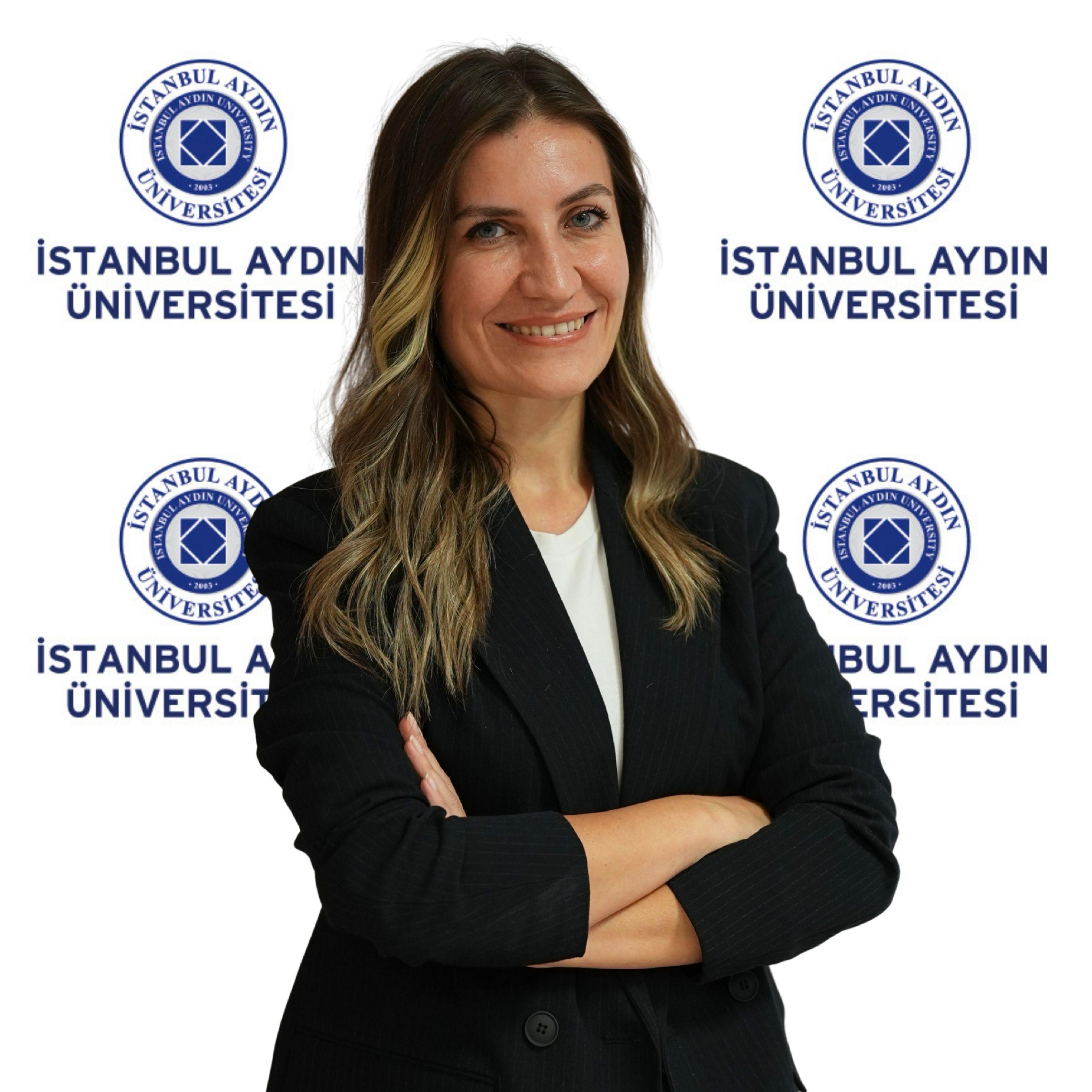 ozlem-zini.jpeg