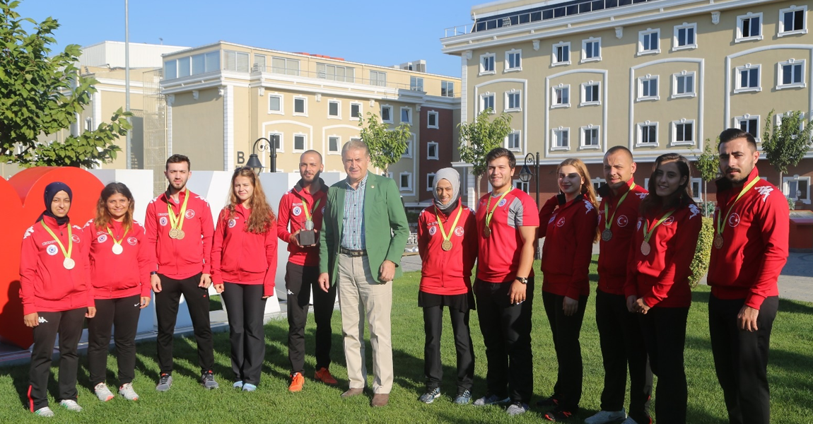 istanbul aydin universitesi 2017 nin en iyi universitesi secildi istanbul aydin universitesi