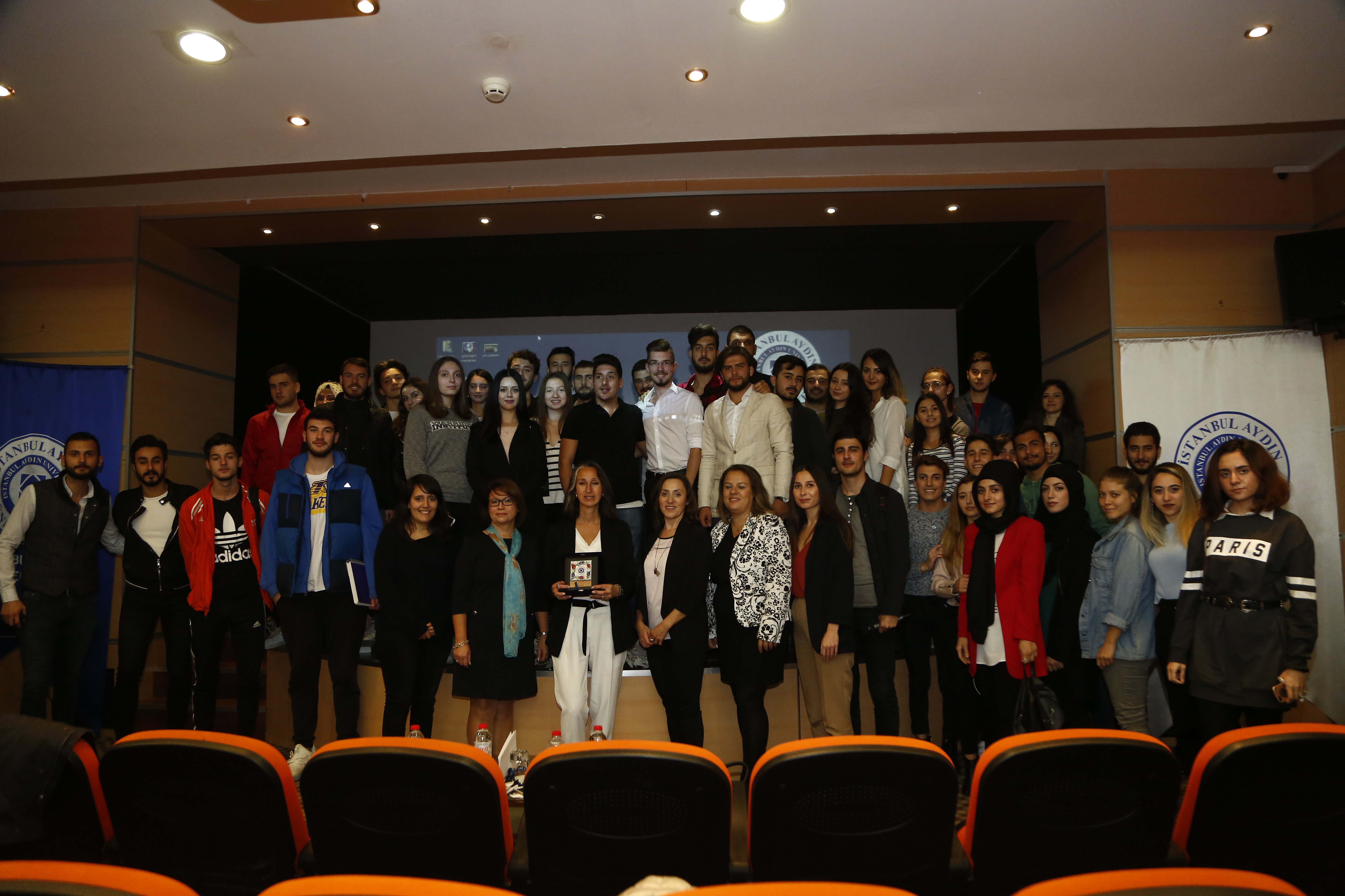 genae-vbu2g.JPG